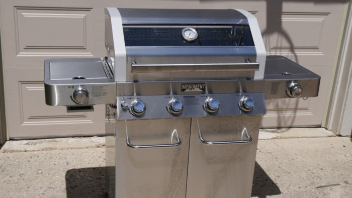 Monument Gas grill